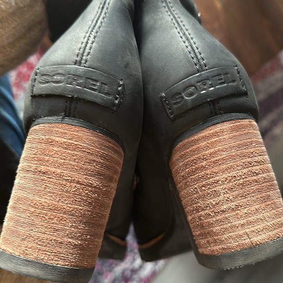 Sorel women’s booties. Weather proof. Sz 7.5 - Picture 9 of 13